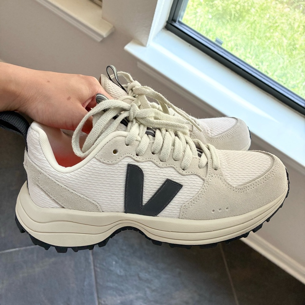 WORN ONCE Veja Venturi White and Black Sneakers